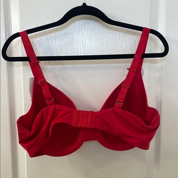 Wacoal Red Molded Cup Bra with Underwire Support - Picture 4 of 5
